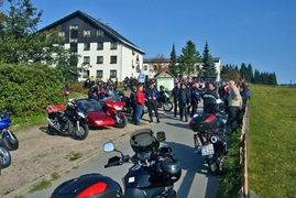 Bikertreffen am Hotel Forstmeister